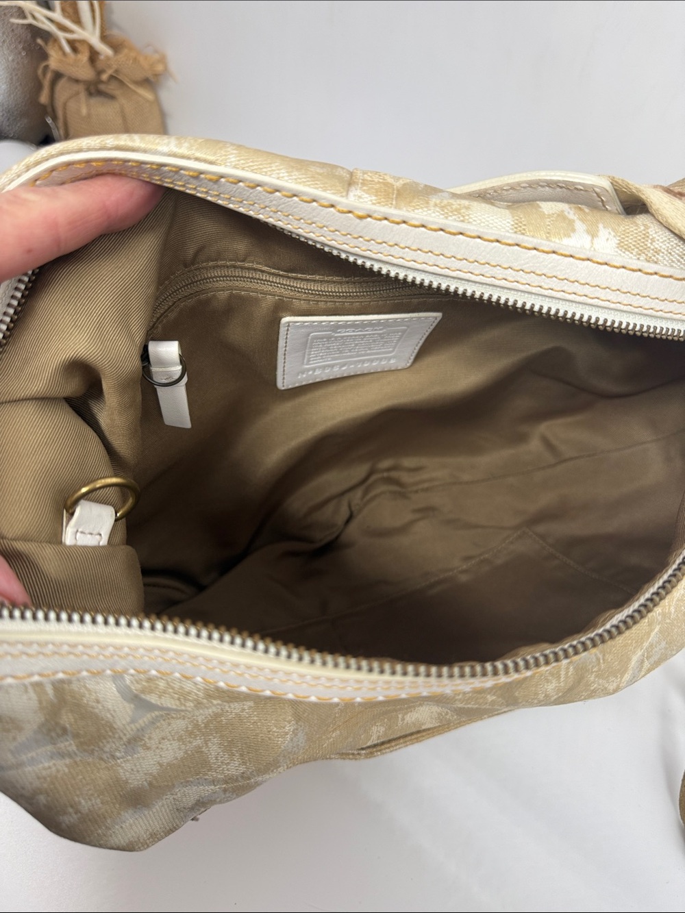 Vintage cream and tan Coach - Picture 9 of 17